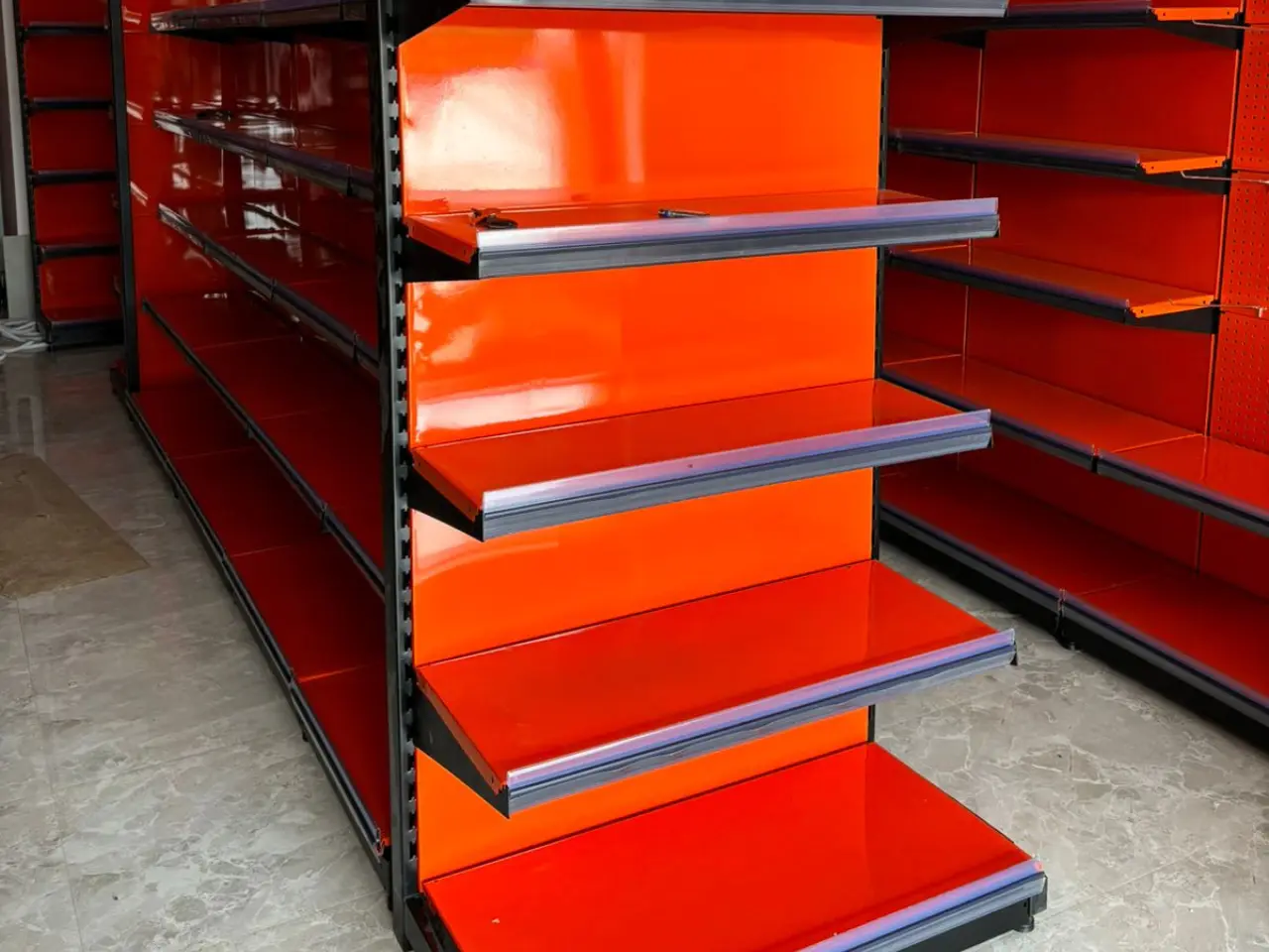 259270353_end cap display rack.webp
